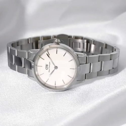 Đồng hồ Daniel Wellington DW00100205 chụp thực tế tại Laimut