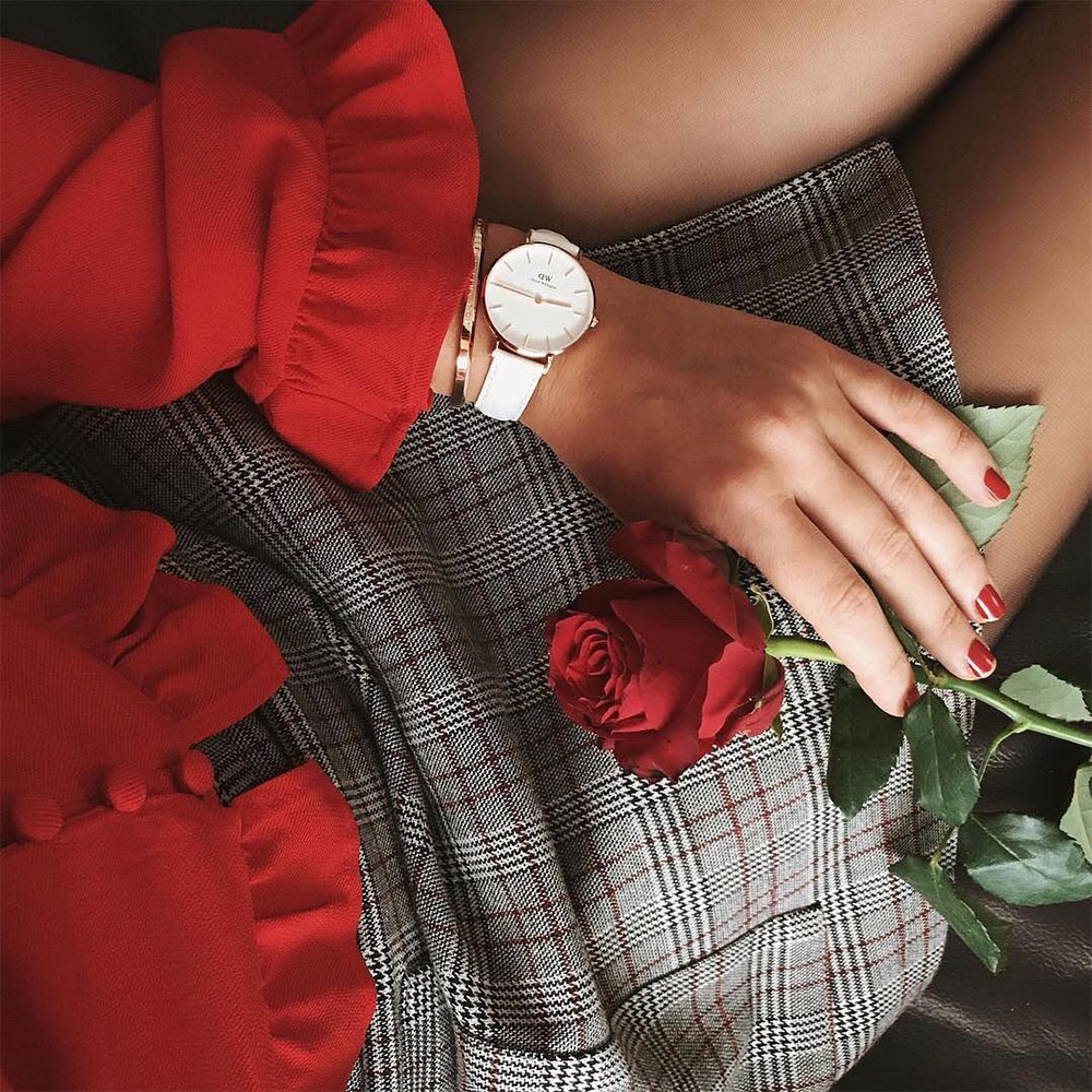 Mẫu đeo Daniel Wellington DW00100189 Petite Bondi Rose Gold 32mm