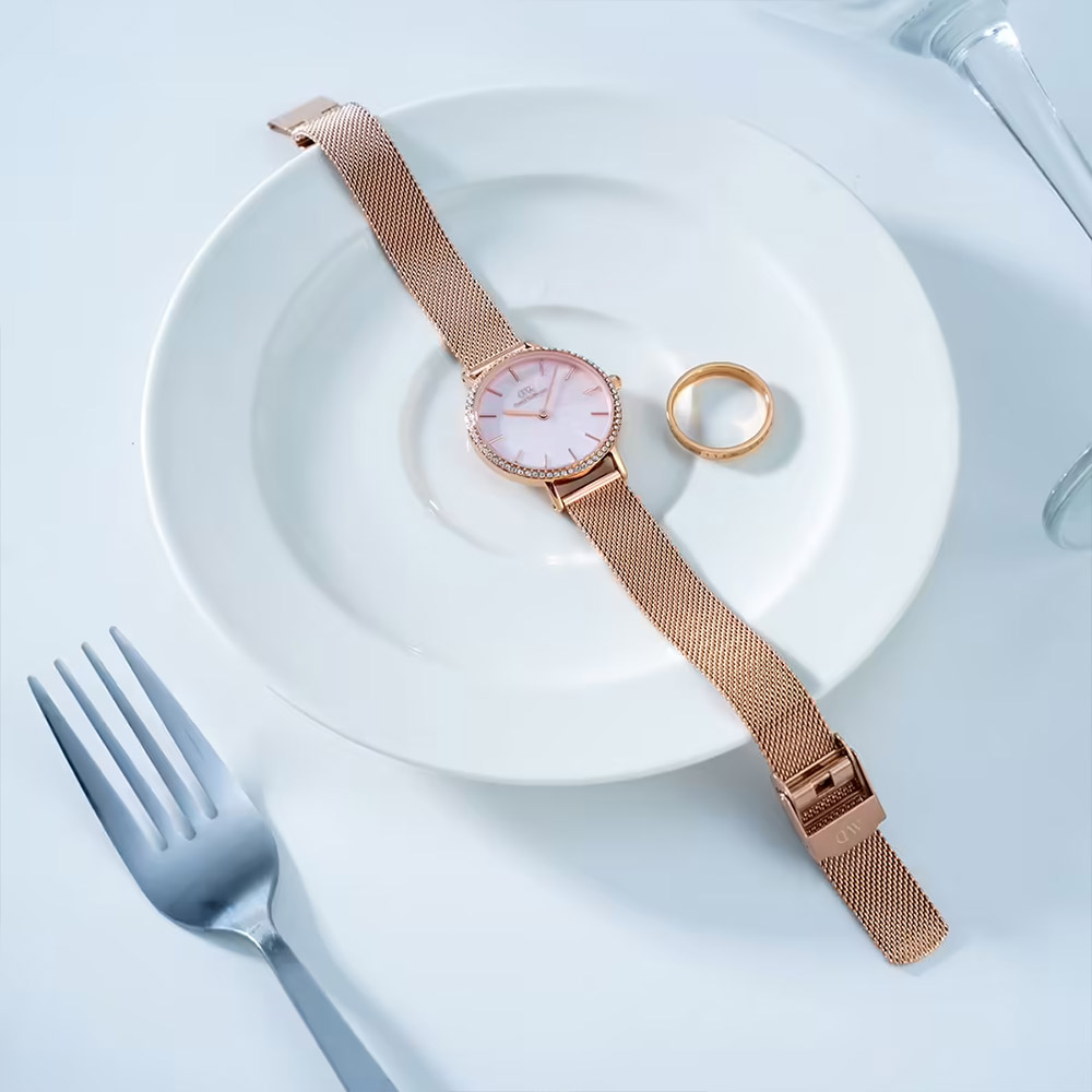 Đồng hồ Daniel Wellington DW00100663 Petite Lumine chụp thực tế tại Laimut