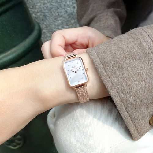 Mẫu đeo Daniel Wellington DW00100578 Quadro Lumine Pressed Piano 20x26mm