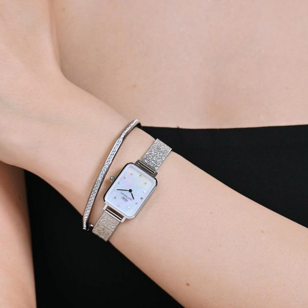 Mẫu đeo Daniel Wellington DW00100580 Quadro Lumine Pressed Piano 20x26mm