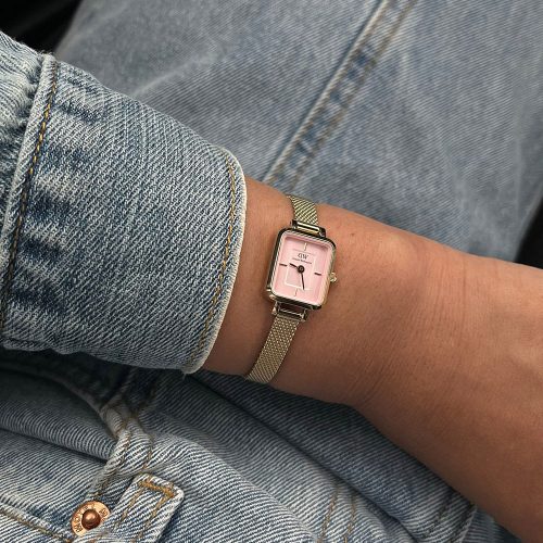 Mẫu đeo Daniel Wellington DW00100655 Quadro Mini Evergold Blush