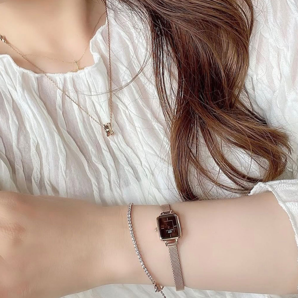 Mẫu đeo Daniel Wellington DW00100648 Quadro Mini Melrose Amber