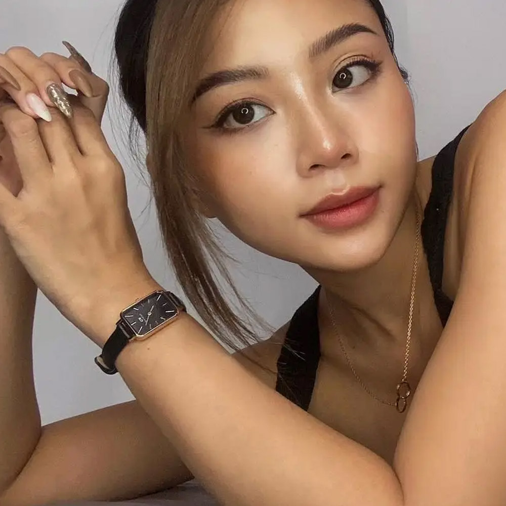 Mẫu đeo Daniel Wellington DW00100435 Quadro Pressed Sheffield 20x26mm
