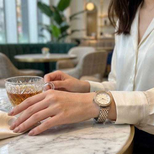 Fossil ES4649 Carlie Mini 28mm trên cổ tay
