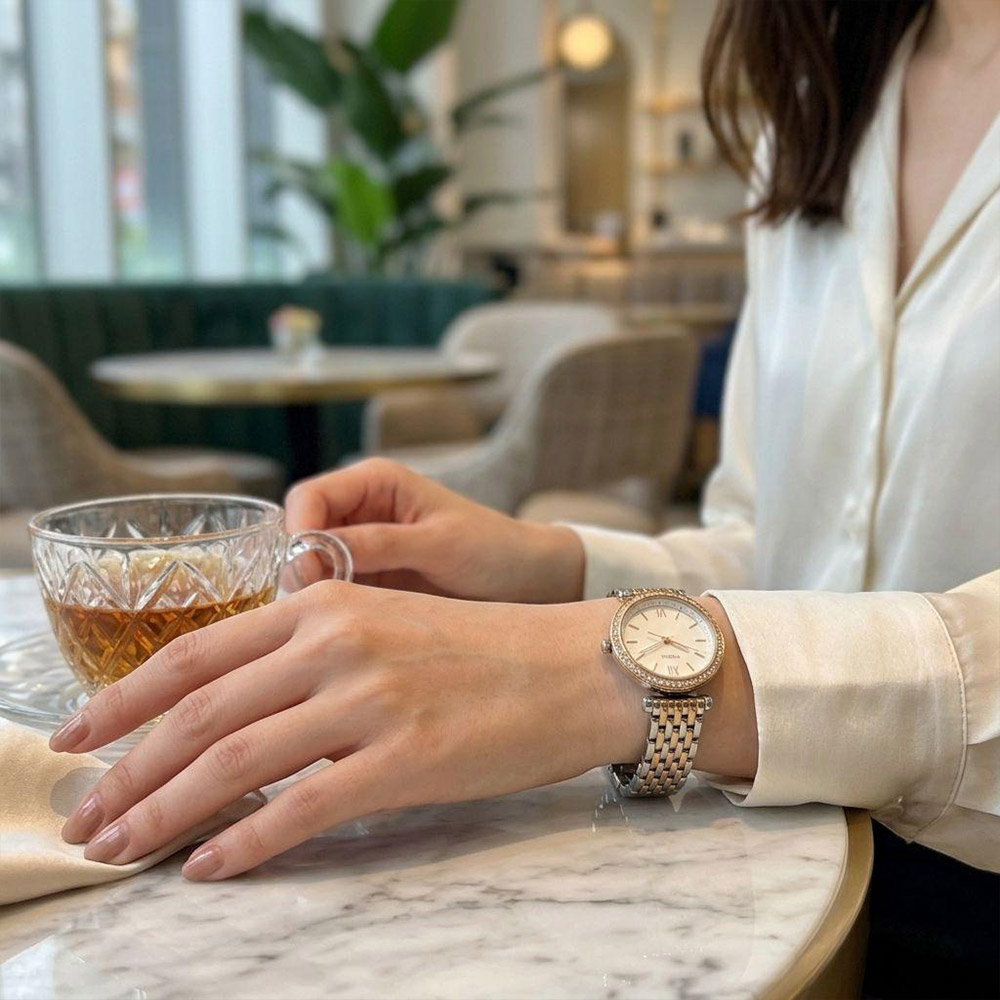 Fossil ES4649 Carlie Mini 28mm trên cổ tay