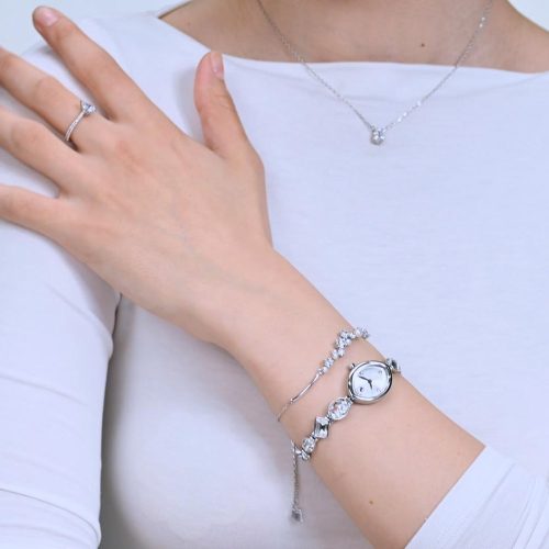 Swarovski 5737955 Gema 27 x 20mm trên cổ tay