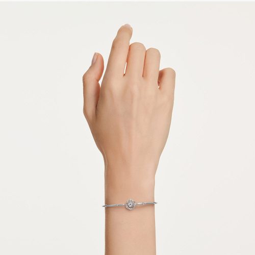 Mẫu đeo vòng tay Swarovski 5743523 Constella Bangle