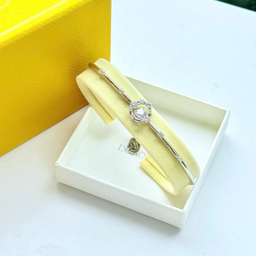 Vòng tay Swarovski 5743523 Constella Bangle chụp thực tế tại Laimut