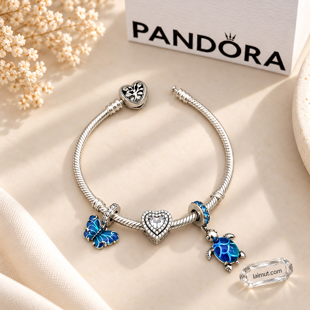 Cận cảnh bộ vòng charm Pandora Blue Love Journey