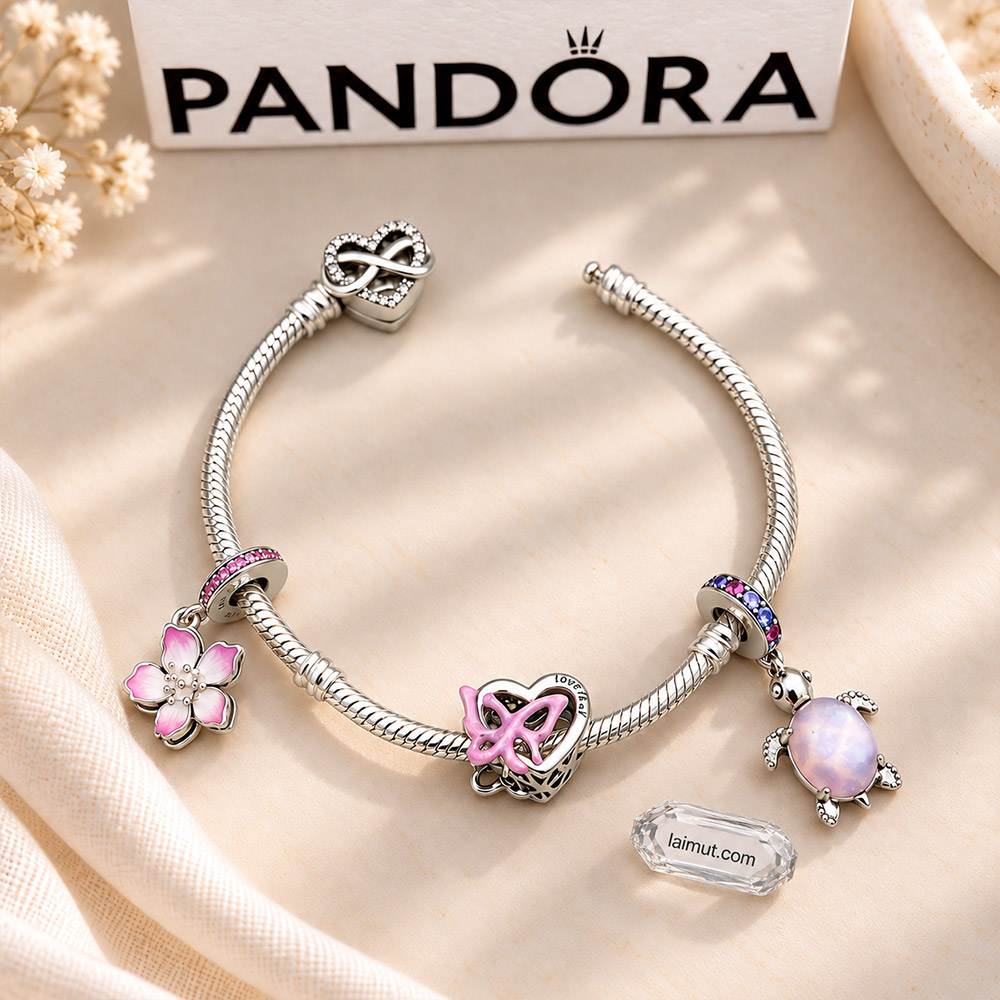 Cận cảnh bộ vòng charm Pandora Tình yêu nở hoa