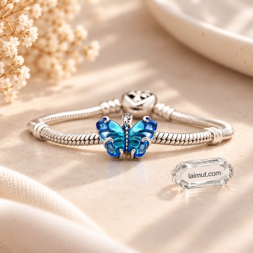 Ảnh thực tế charm Pandora Blue Murano Glass Butterfly 792698C01 tại Laimut