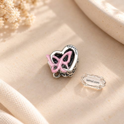 Cận cảnh charm Pandora Entwined Heart & Butterfly 794475C01