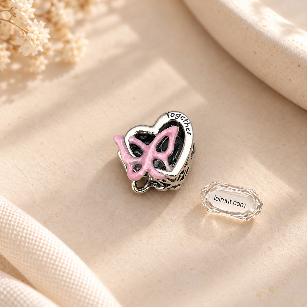 Cận cảnh charm Pandora Entwined Heart & Butterfly 794475C01