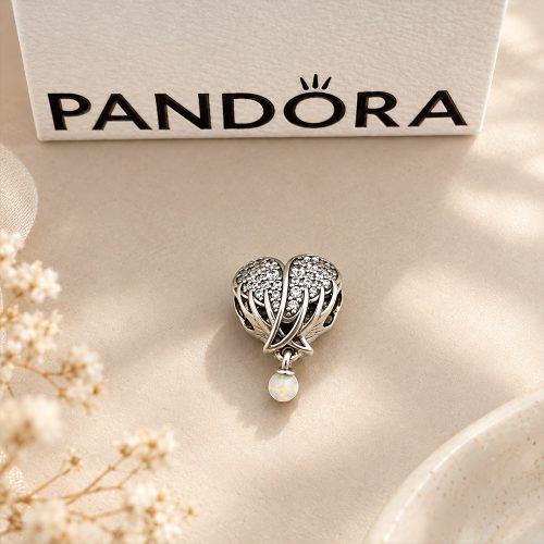 Ảnh thực tế charm Pandora Sparkling Angel Wings & Heart 792980C01 tại Laimut