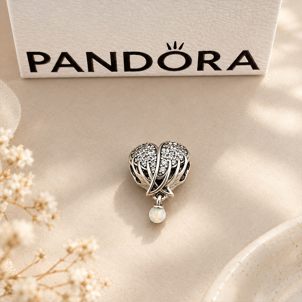 Ảnh thực tế charm Pandora Sparkling Angel Wings & Heart 792980C01 tại Laimut
