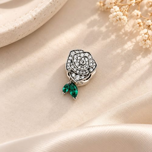 Ảnh thực tế charm Pandora Sparkling Rose in Bloom 793201C01 tại Laimut