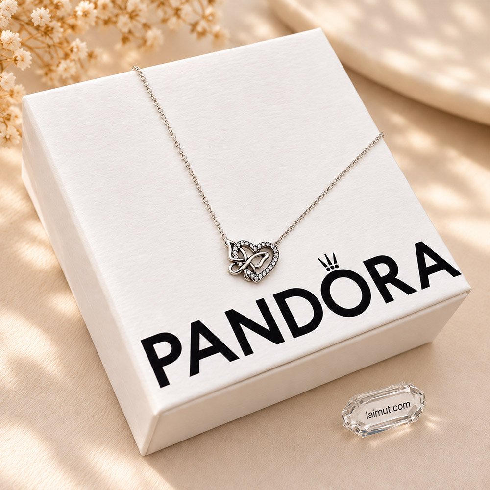 Cận cảnh Pandora 394477C01 với trái tim và cánh bướm đính Cubic Zirconia