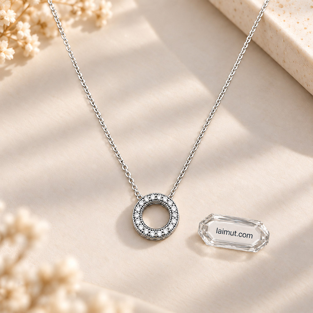 Cận cảnh Pandora Logo Pavé Circle 397436CZ đính Cubic Zirconia
