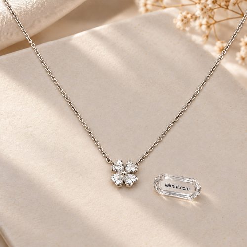 Cận cảnh dây chuyền Pandora Sparkling Lucky Clover 394502C01