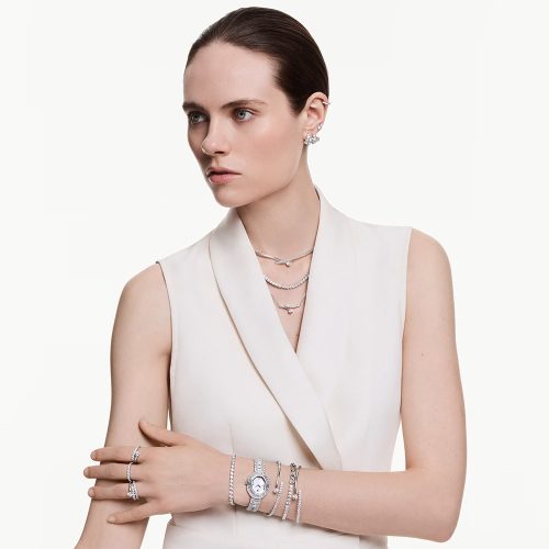 Dây chuyền Swarovski 5753568 Matrix Necklace khi đeo