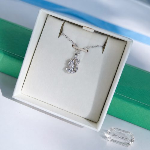 Cận cảnh Swarovski 5754347 Swan Pendant phủ pavé