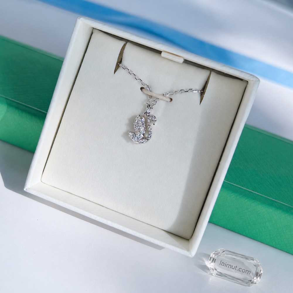 Cận cảnh Swarovski 5754347 Swan Pendant phủ pavé