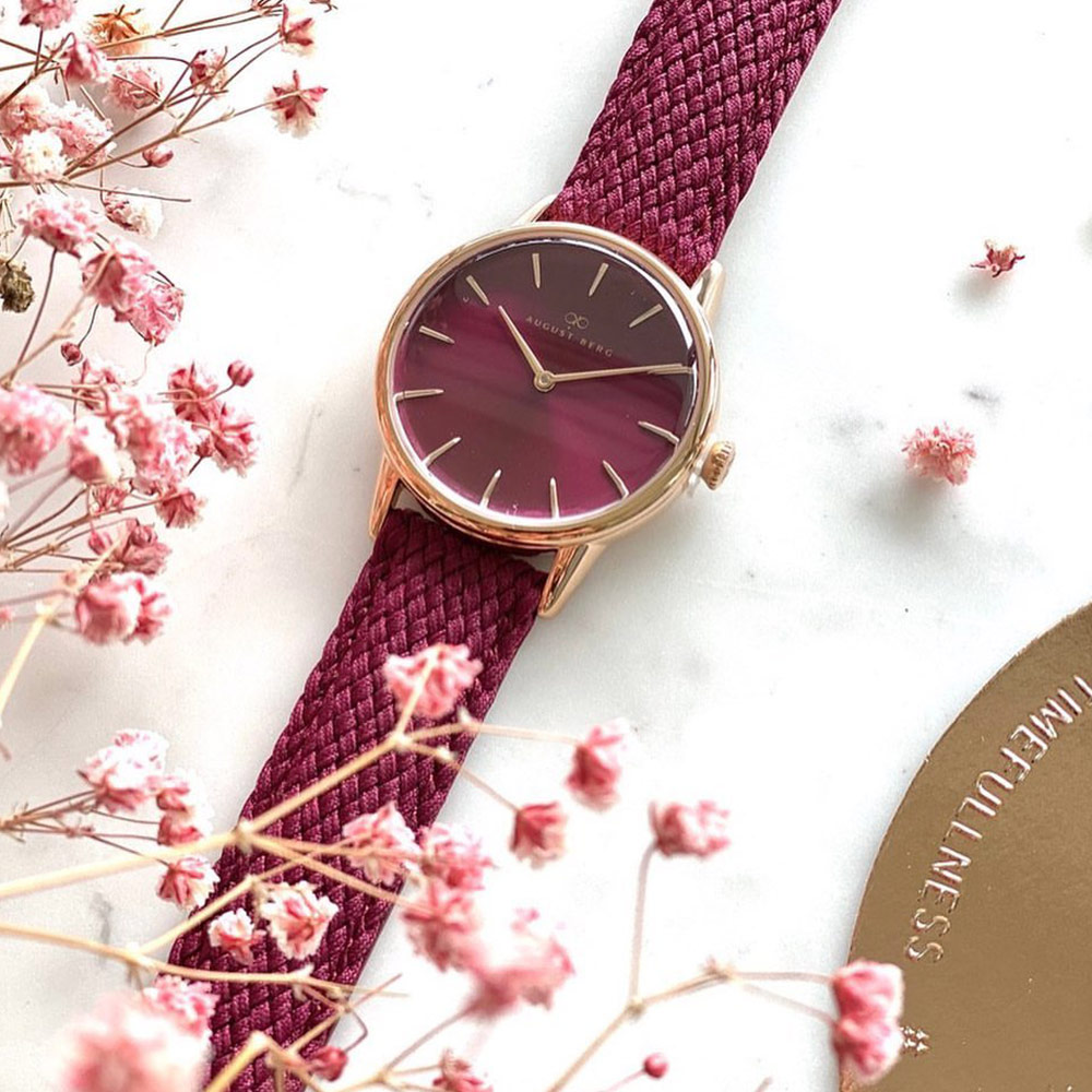 Ảnh thực tế đồng hồ August Berg Serenity Burgundy 10232A15VBY tại Laimut