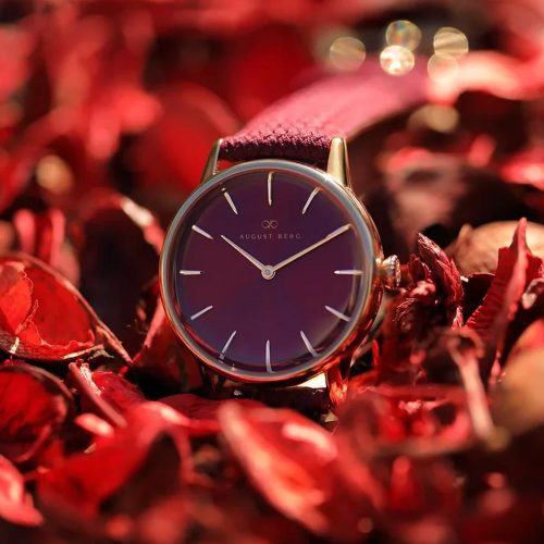 Cận cảnh đồng hồ August Berg Serenity Burgundy 10232A15VBY