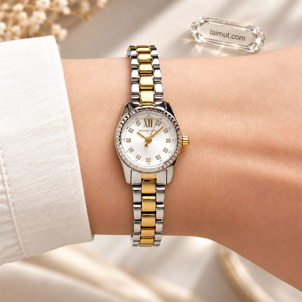 Đồng hồ Michael Kors Micro Lexington MK4903 13mm khi đeo