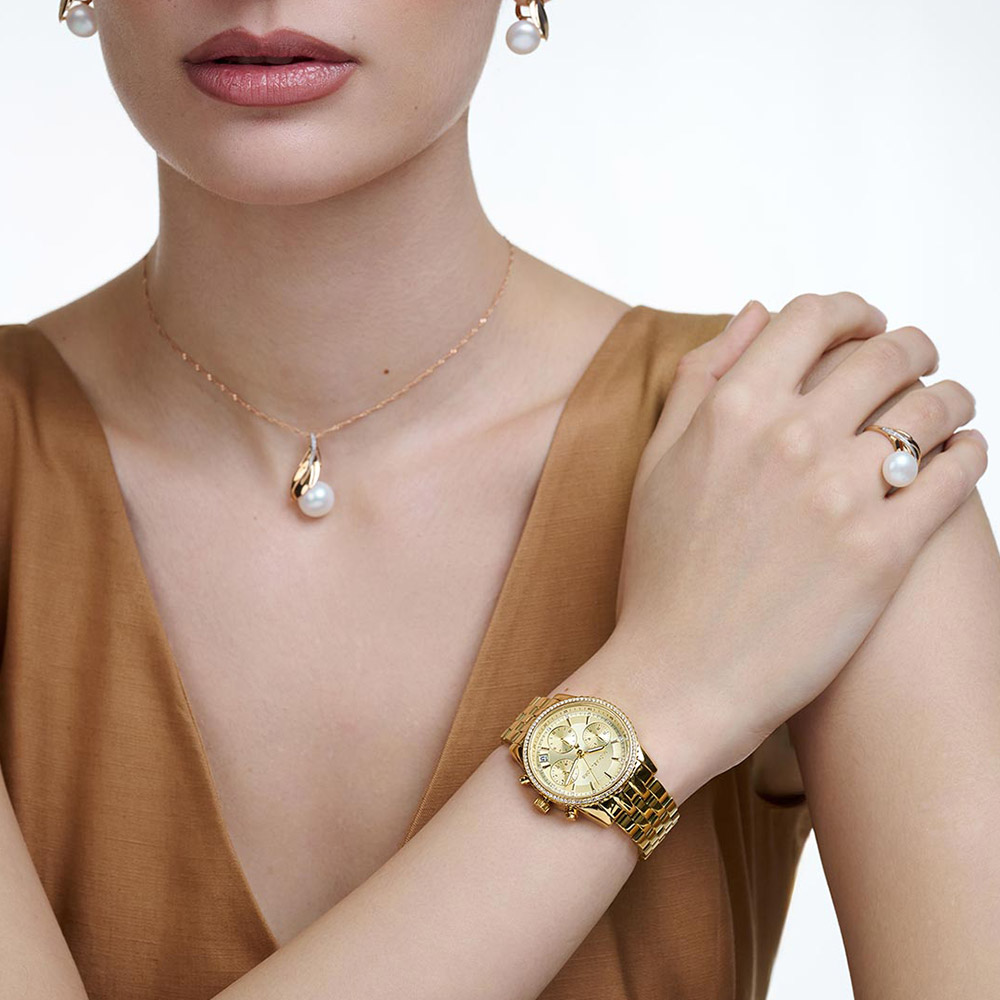 Đồng hồ Michael Kors Mini Bryant MK7530 35mm khi đeo