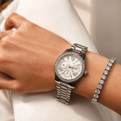 Đồng hồ Michael Kors Mini Lexington MK4979 33mm khi đeo
