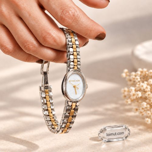 Đồng hồ Michael Kors Mini Maude MK4956 với mặt số oval, thép không gỉ phối tông vàng và bạc, kích thước vỏ 20,5 x 25,5mm.