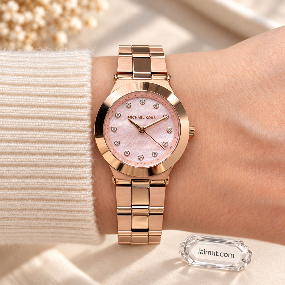 Đồng hồ Michael Kors Petite Billie MK7568 26mm khi đeo