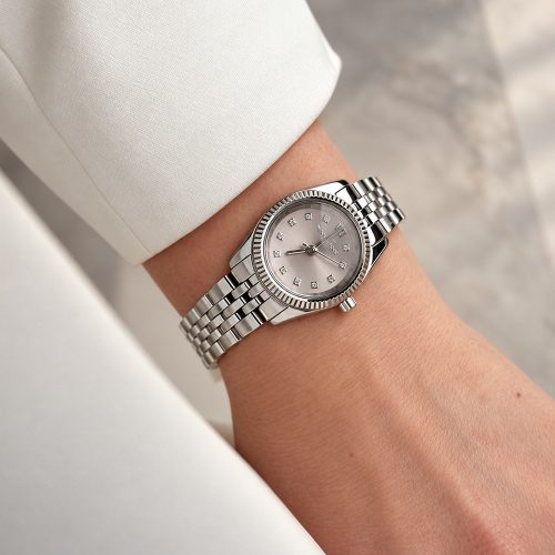 Đồng hồ Michael Kors Petite Lexington MK4843 26mm khi đeo