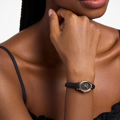 Đồng hồ Michael Kors Petite Maude MK7585 24mm khi đeo