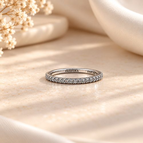 Cận cảnh nhẫn Pandora Sparkling Band 192999C01