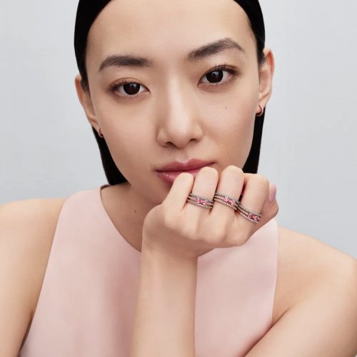 Nhẫn Pandora Sparkling Bow 183510C01 khi đeo