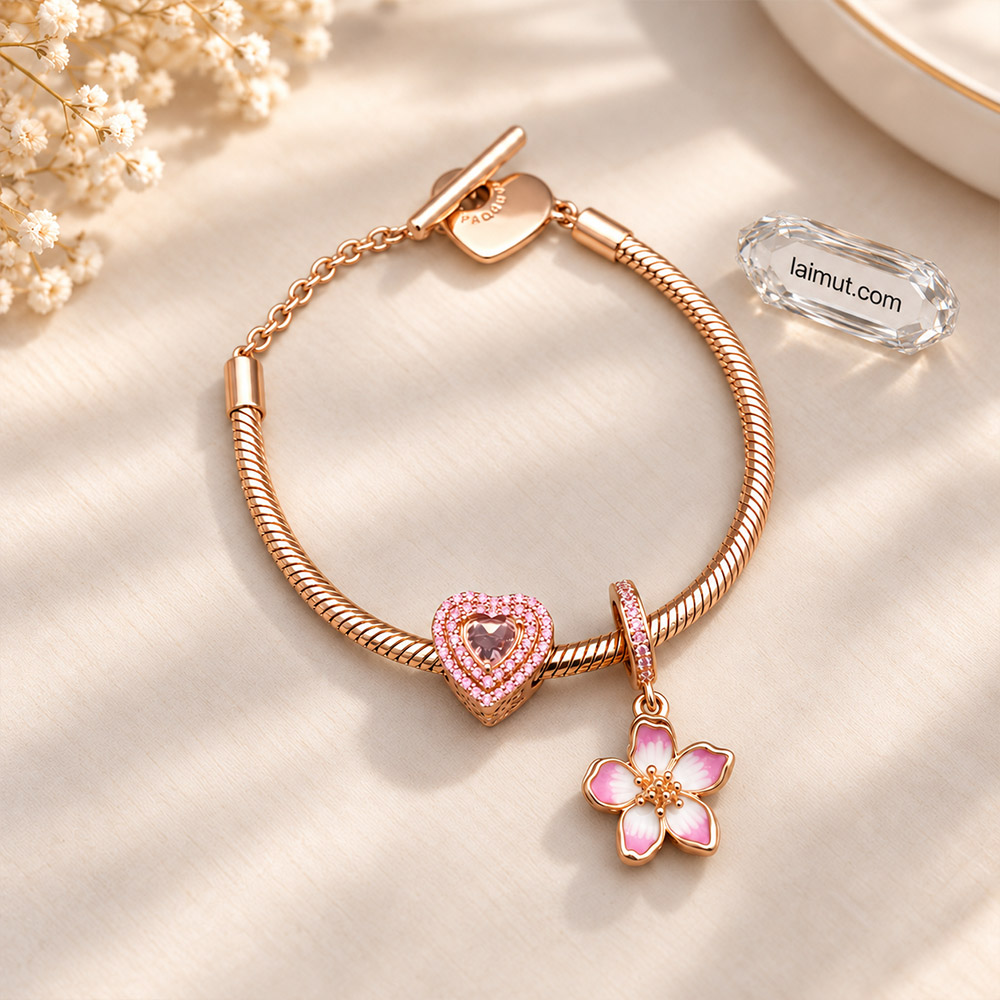 Cận cảnh vòng Pandora mix charm Blossoming Love