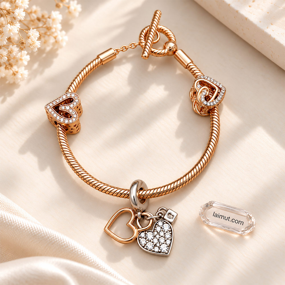 Cận cảnh vòng Pandora mix charm Locked in Love