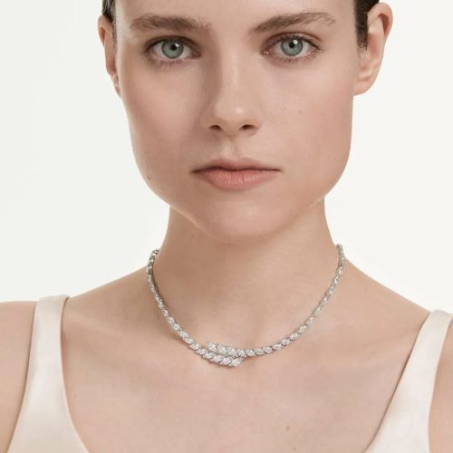 Vòng cổ Swarovski Mesmera Marquise Cut 5748004 khi đeo