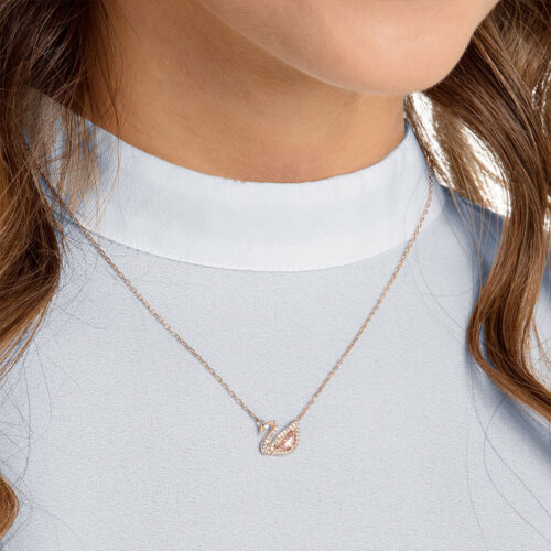 Dây chuyền Swarovski 5469989 chính hãng | Dazzling Swan Necklace | Ảnh mẫu đeo