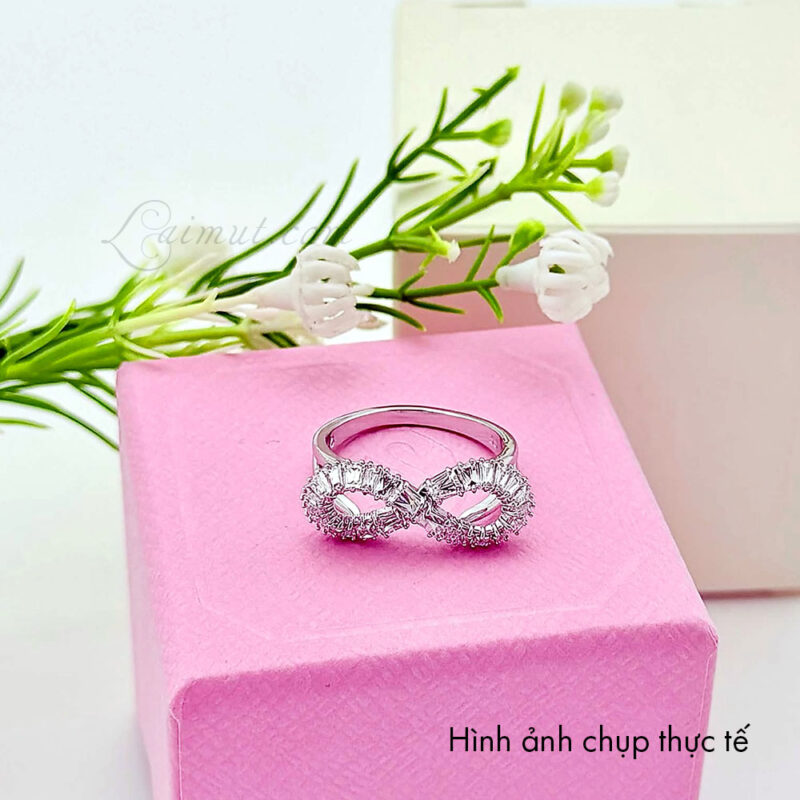 Nhẫn Swarovski 5679695 5679694 5679698 Hyperbola Cocktail Ring | Ảnh chụp thật 01