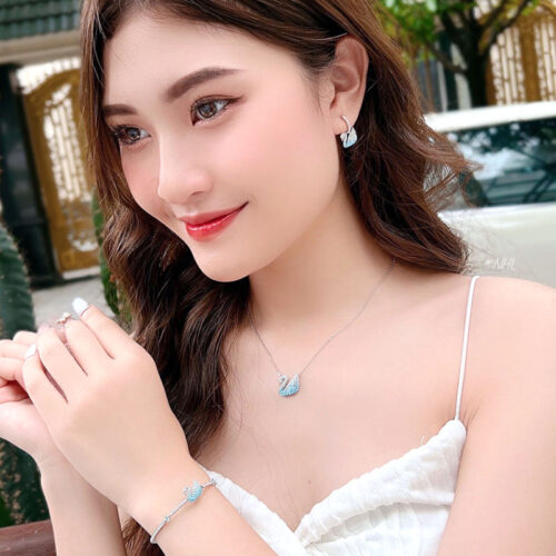 Vòng Tay Swarovski Thiên Nga Xanh Blue Iconic Swan Bangle 5549312