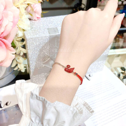 Lắc Tay Swarovski Thiên Nga Đỏ Red Iconic Swan Bracelet 5465403