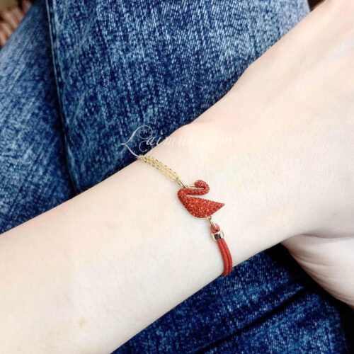 Lắc Tay Swarovski Thiên Nga Đỏ Red Iconic Swan Bracelet 5465403