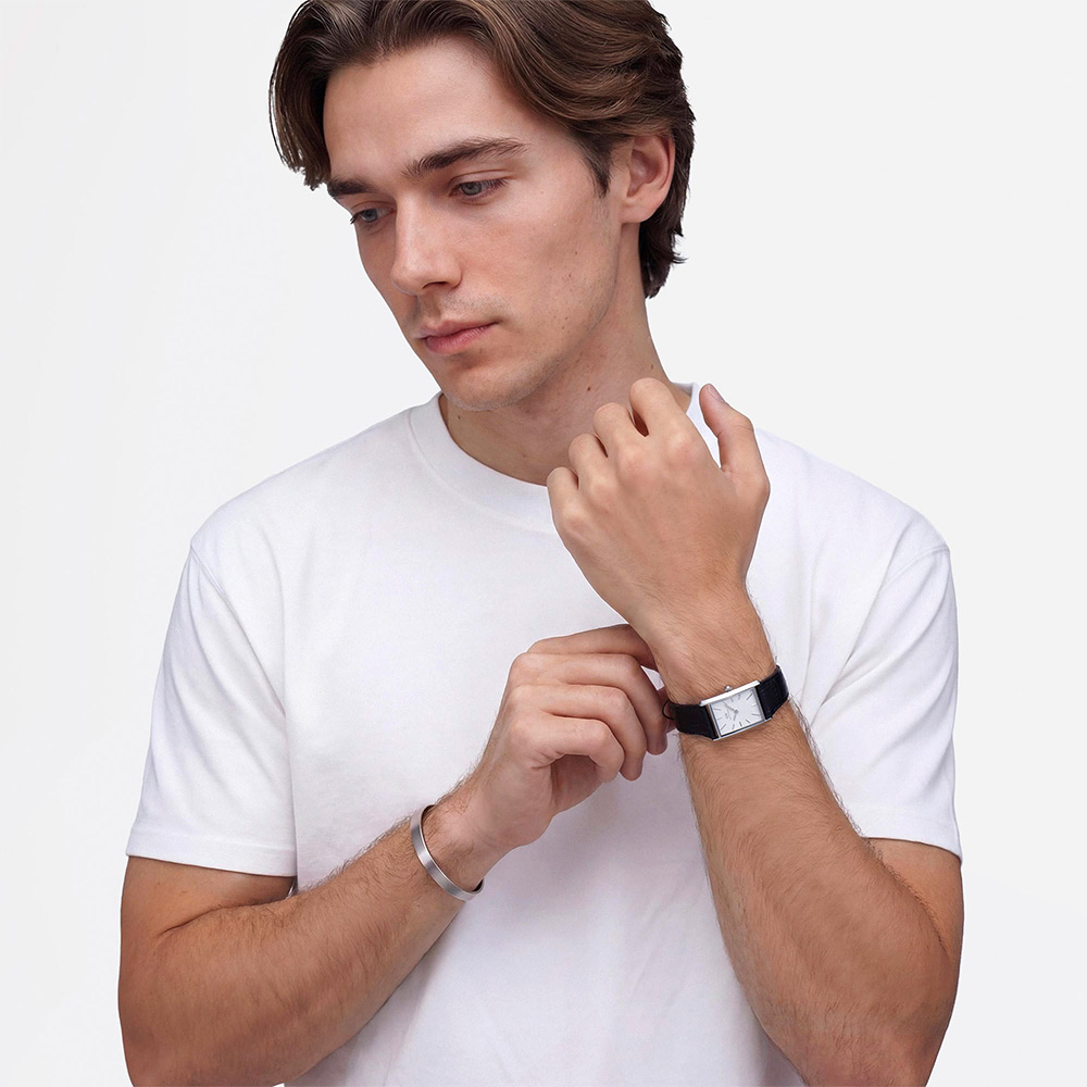 Vòng cuff Daniel Wellington DW00401763 DW00401767 chính hãng | Line Cuff Brushed | Laimut | Ảnh mẫu đeo