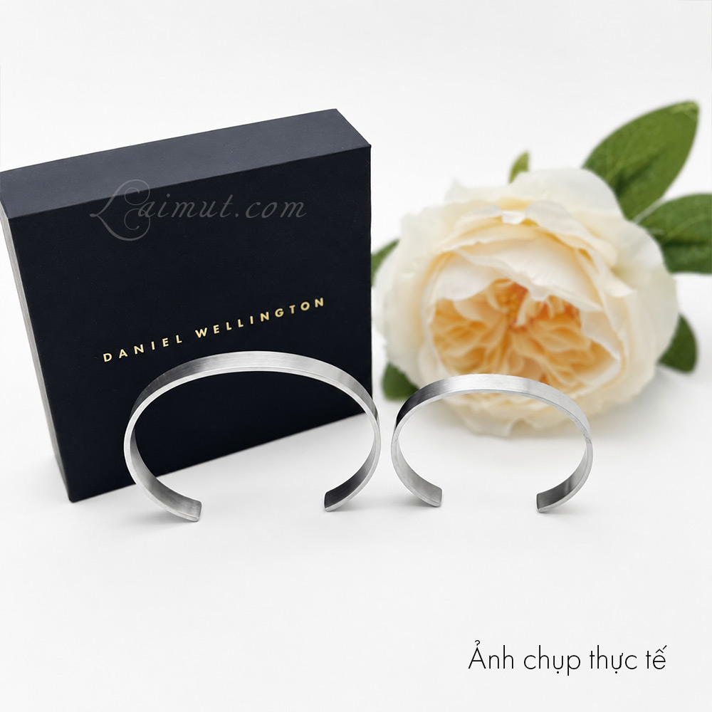 Vòng cuff Daniel Wellington DW00401763 DW00401767 chính hãng | Line Cuff Brushed | Laimut | Ảnh chụp thực tế